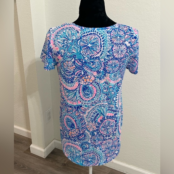 Lilly Pulitzer Etta V-Neck Tee - Picture 2 of 8